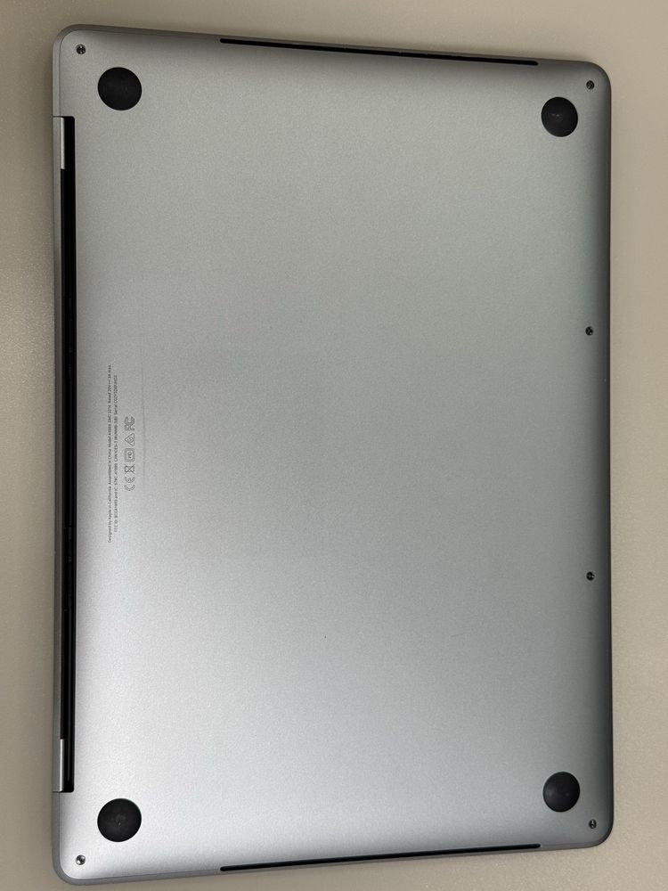Продам Ноутбук MacBook Pro 13 2018 i7 16GB RAM 512GB SSD Touch Bar