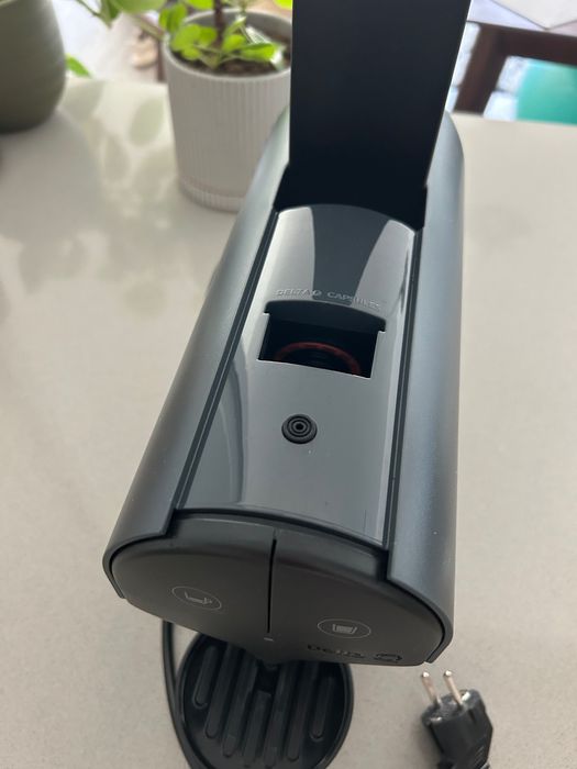 Máquina de café Delta Q Quick (como nova)