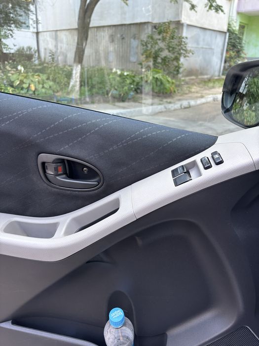 Продам Toyota Yaris 2006, 1.3 бензин, робот