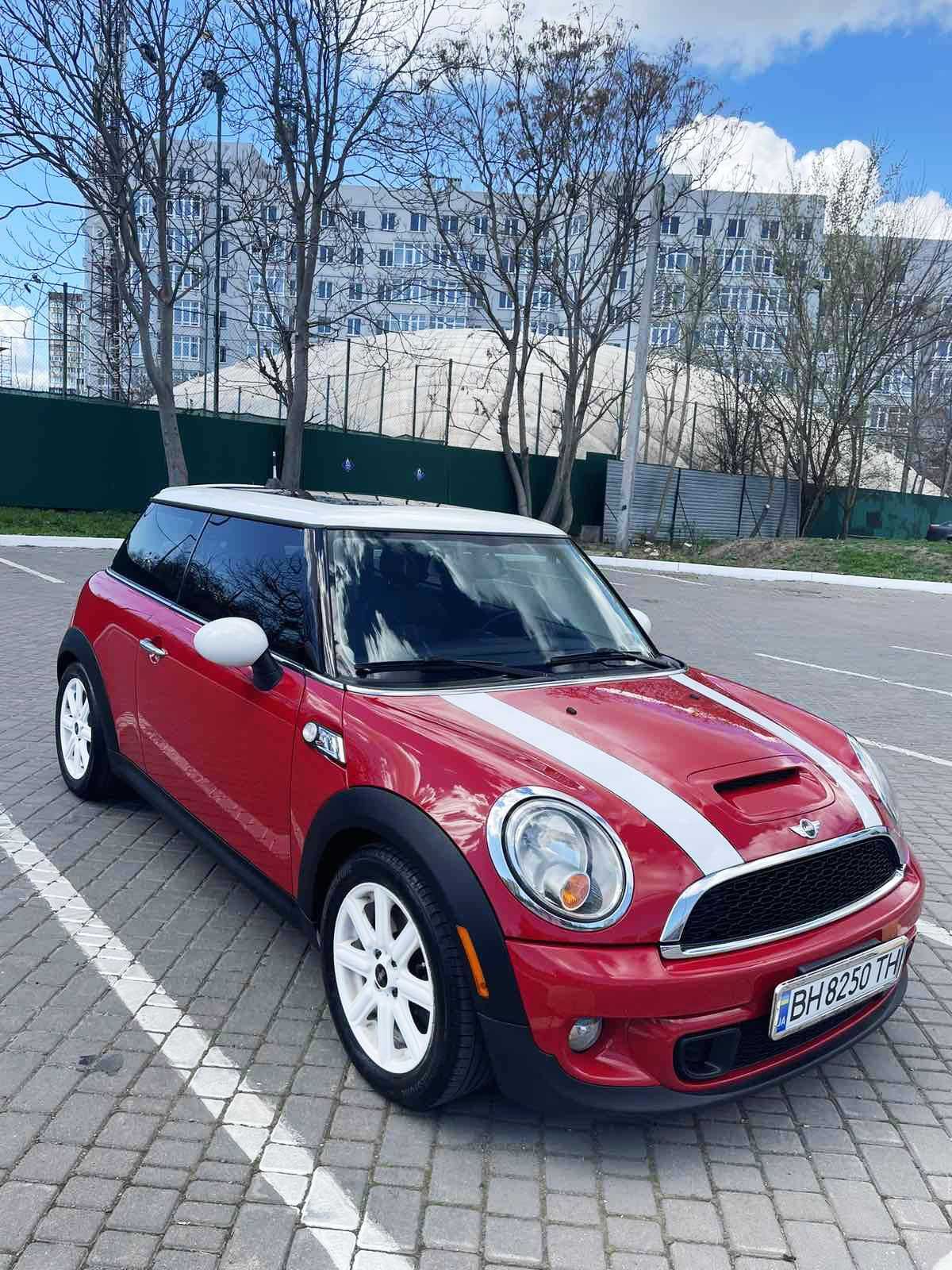 MINI Cooper 1.6 Turbo 2011 г.в. MAXIMAL (на коже с панорамой)