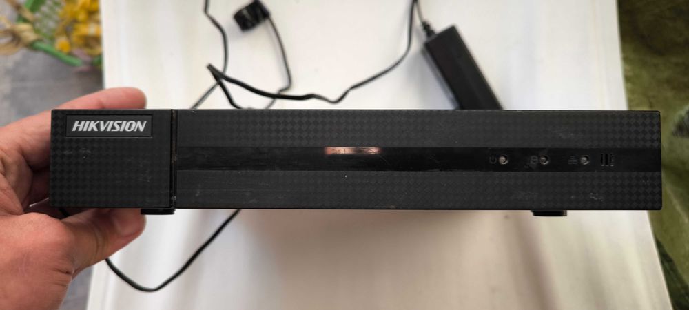 Vídeo gravador CCTV  16 canais Hikvision HWD 5116MH G2 com HDD