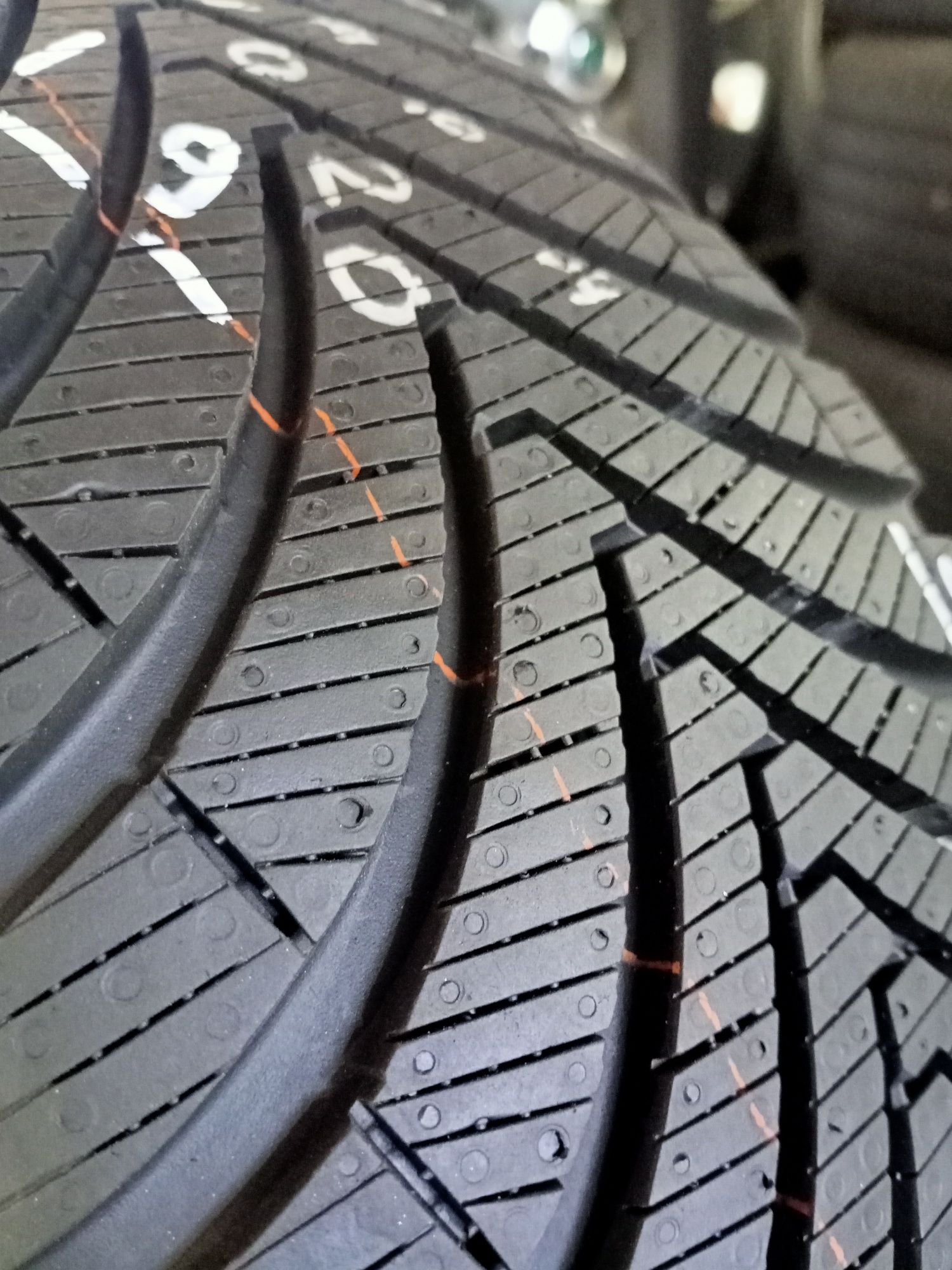 Нові всесезонні шини пара kumho 185/60 r14