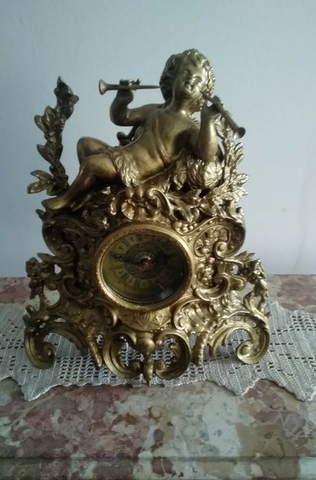 Relógio vintage em bronze,não funciona