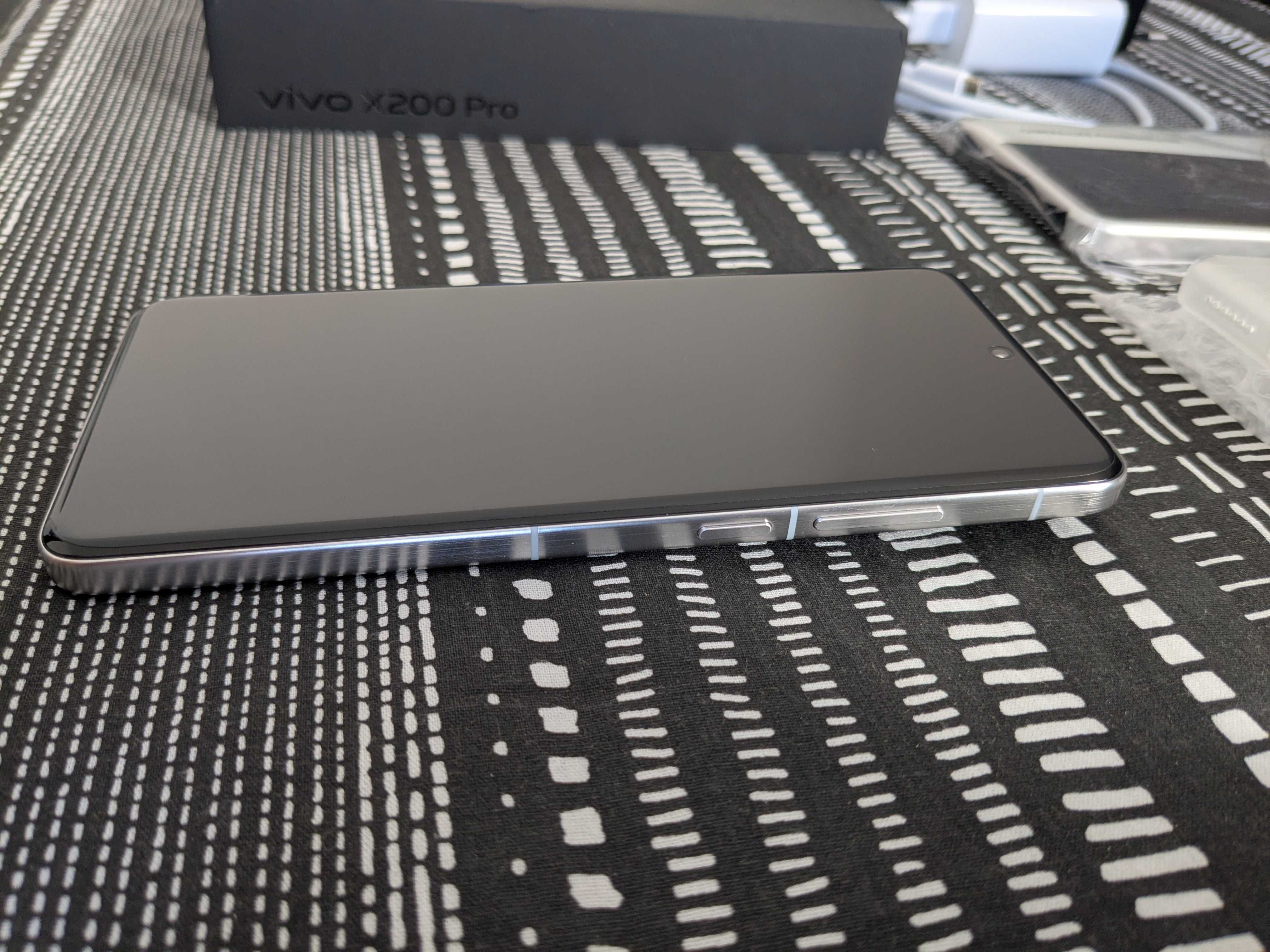 vivo X200 Pro-200MP ZEISS | 12GB+256GB | 6000mAh