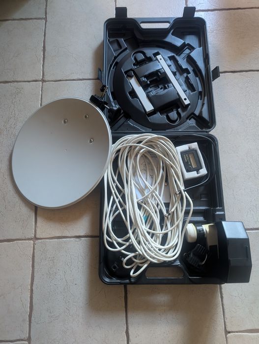 Antena satelitarna kamper