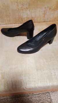 Жіночі туфлі з натуральної шкіри,б/в, 41 р, Covalli, Молдова