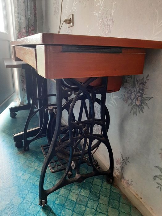 Швейна машина (в робочому стані)