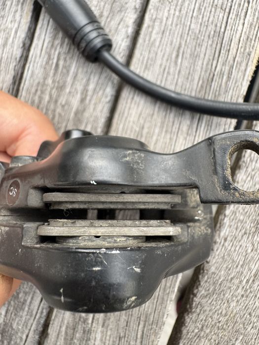 Komplet hamulców shimano mt200 razem z klockami