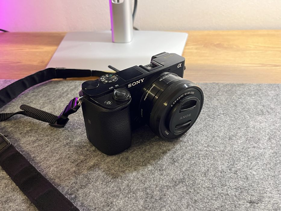 Sony A6000 + kit 16–50mm в дуже доброму стані