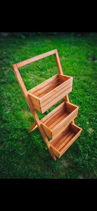 Drewniany stojak na kwiaty drabinka