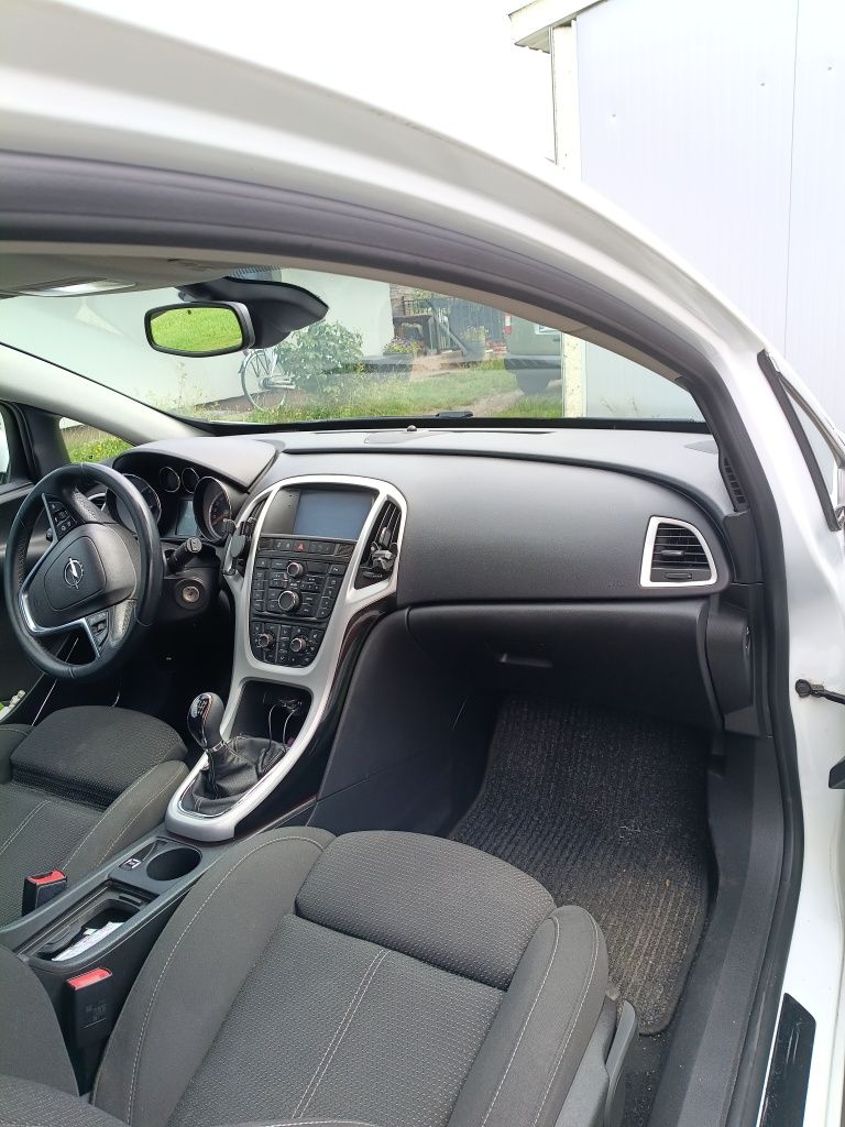 Opel Astra GTC 2.0