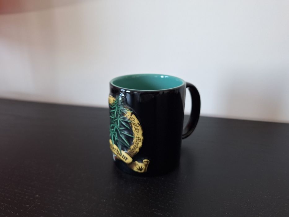 Caneca Amsterdão folha de canabis nova