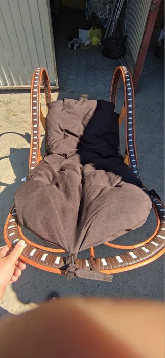 Кресло качалка с подушкой