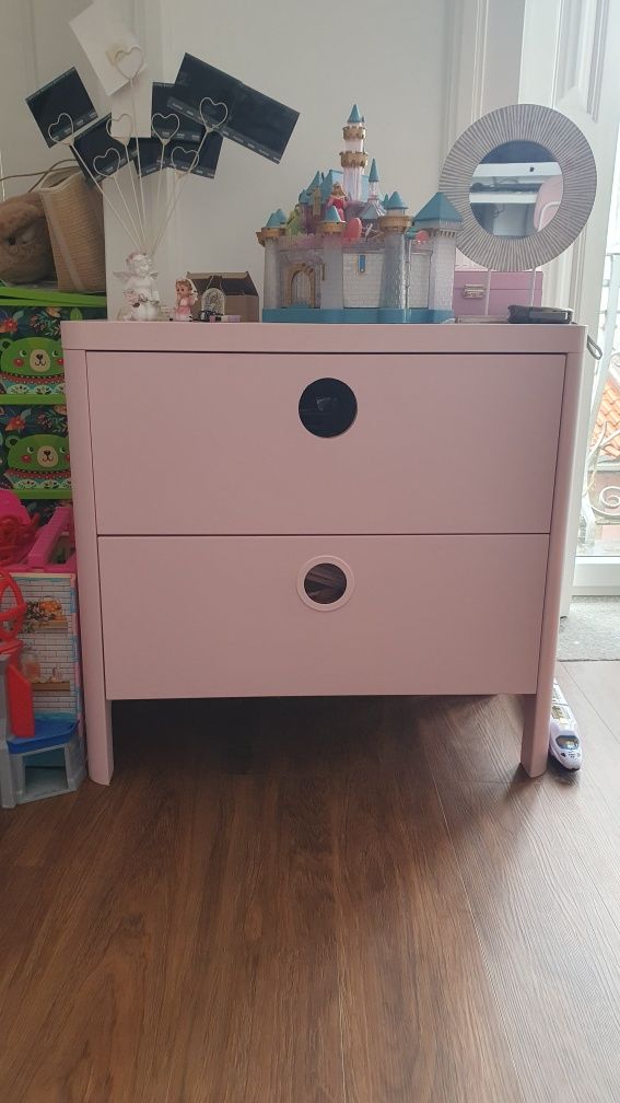 Cómoda ikea rosa