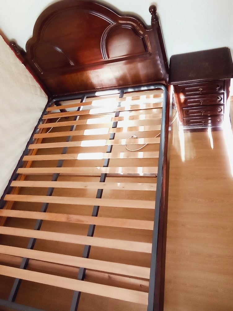 Quarto de Casal em Mogno Maciço