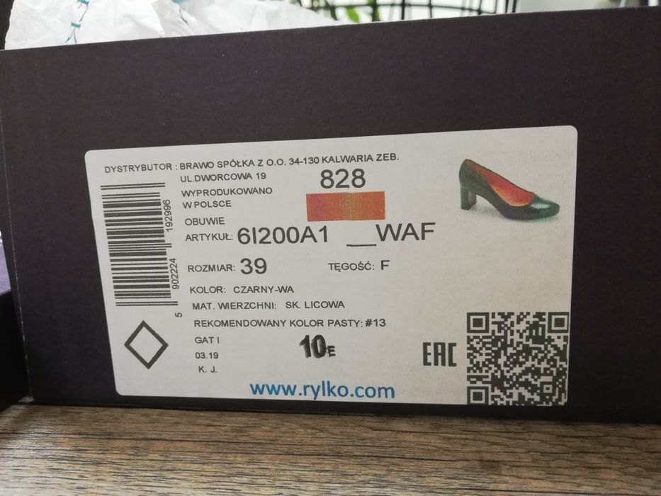 Skórzane buty na obcasie Ryłko rozmiar 39