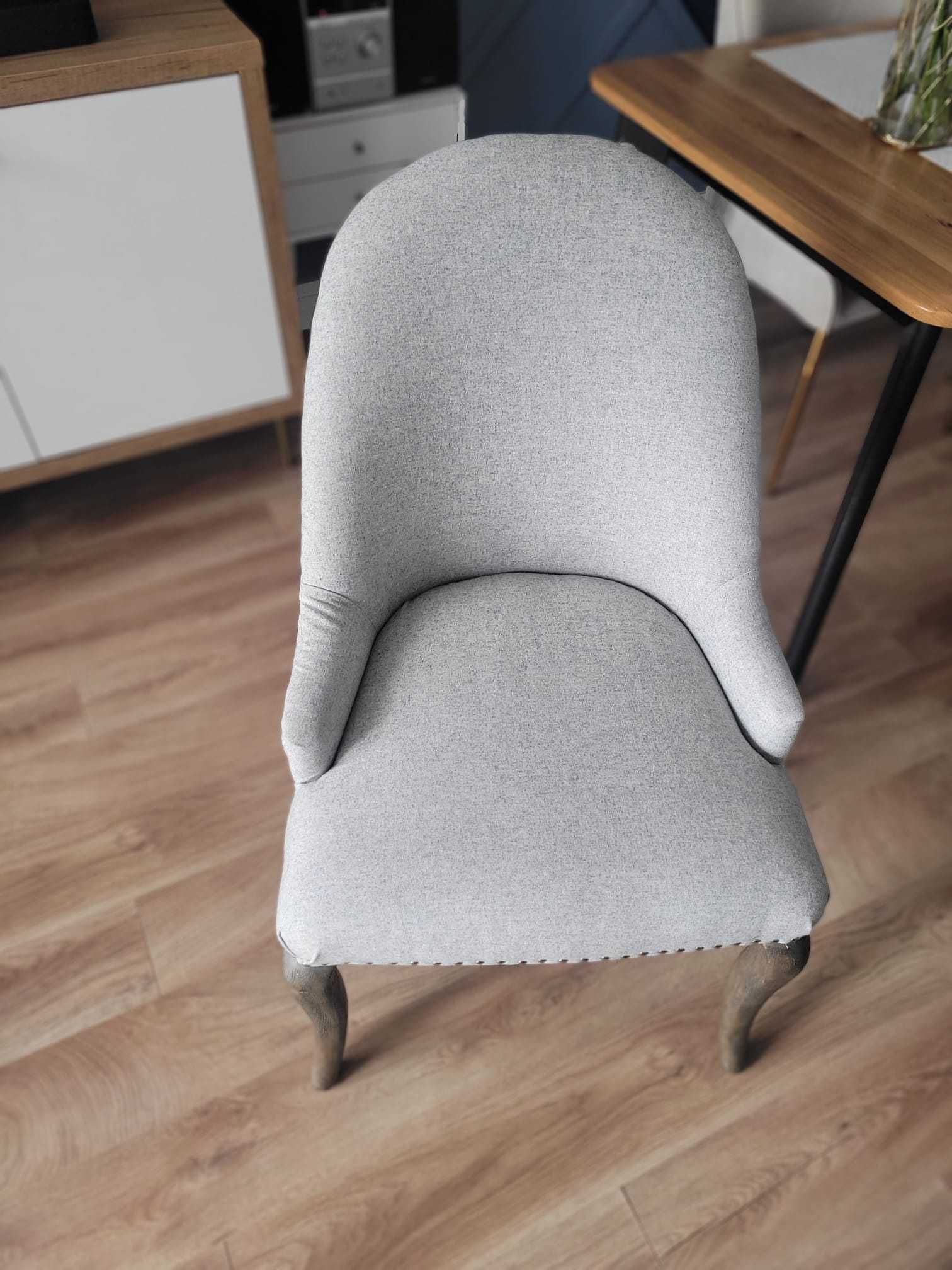 Krzeslo fotel szary wygodby drewniane nogi