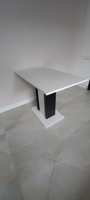 Stół do kuchni, jadalni z możliwością rozłożenia