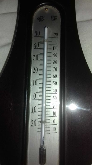 Antiga peca com varios indicadores de tempo