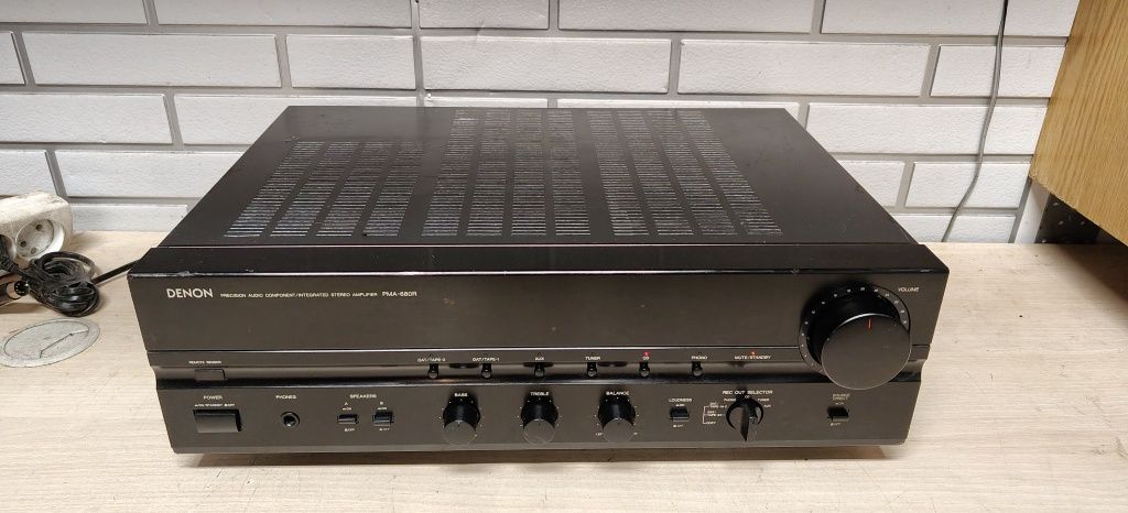 Wzmacniacz DENON PMA-680R.