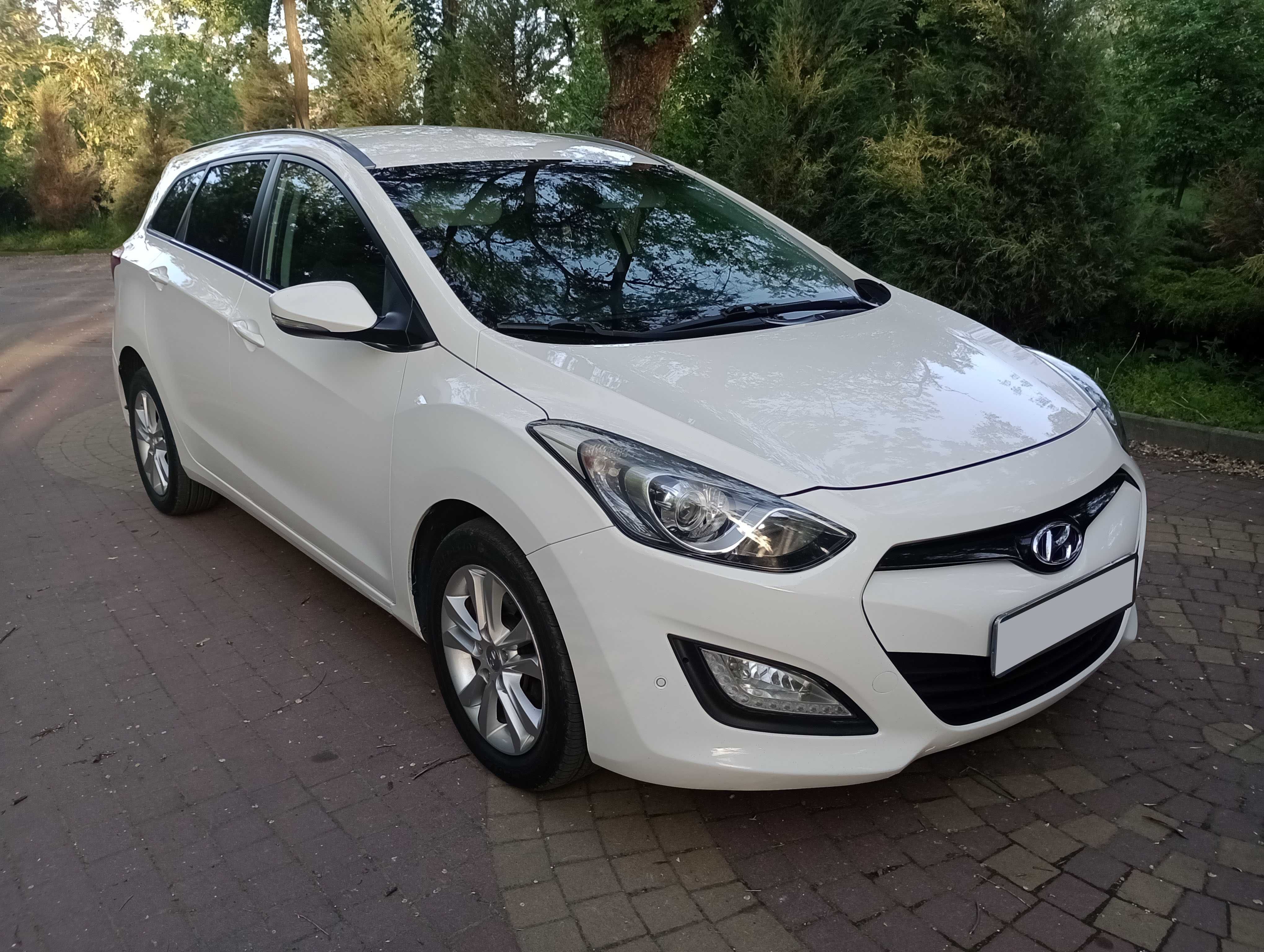 Отличный HYUNDAI I30 универсал 2013 года