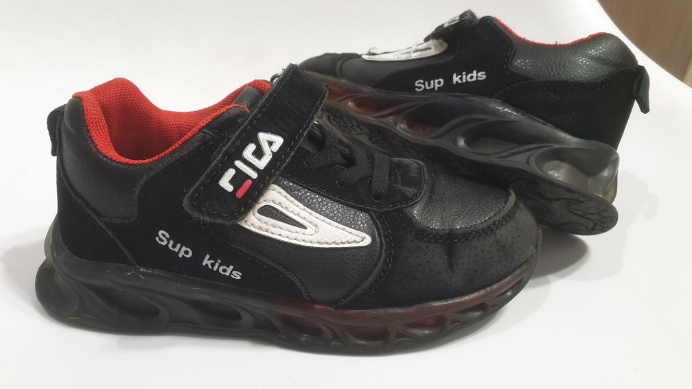 Детские кроссовки Fila 28 размер