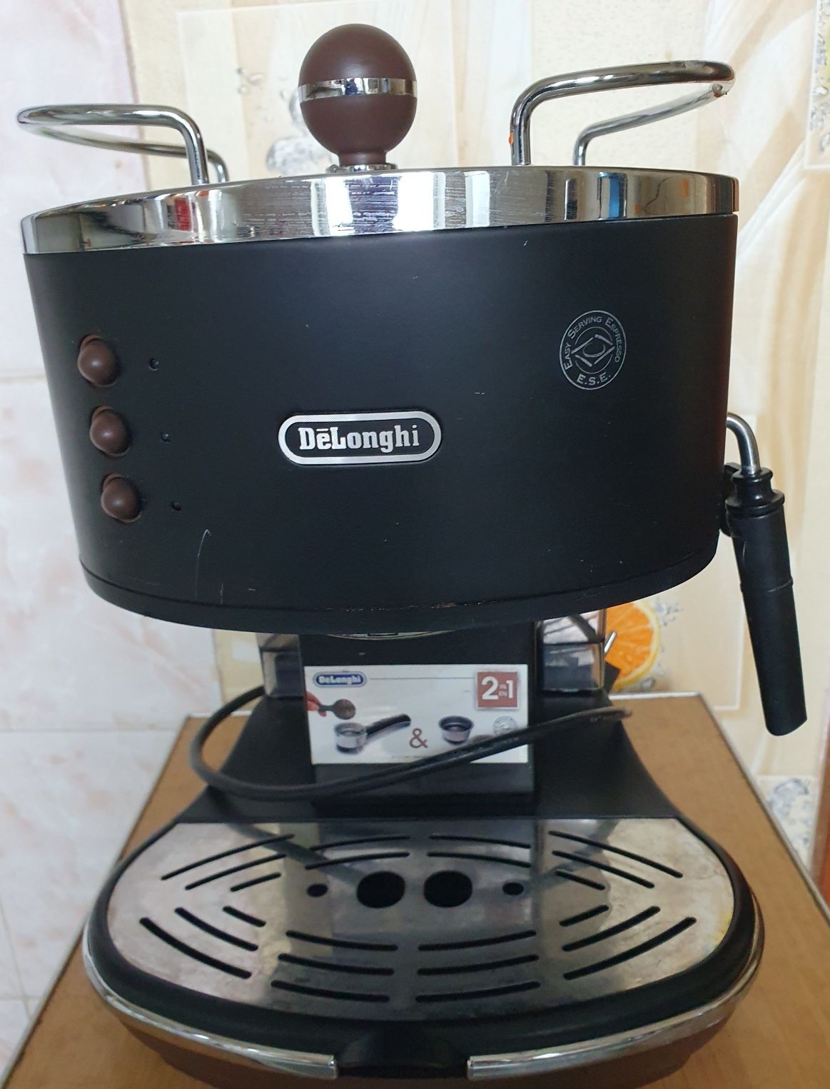 Рожковая кофеварка DeLonghi ECOV 311 BK Icona Vintage