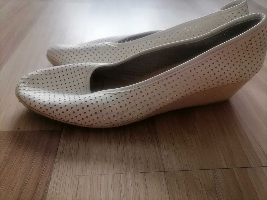 Buty na koturnie