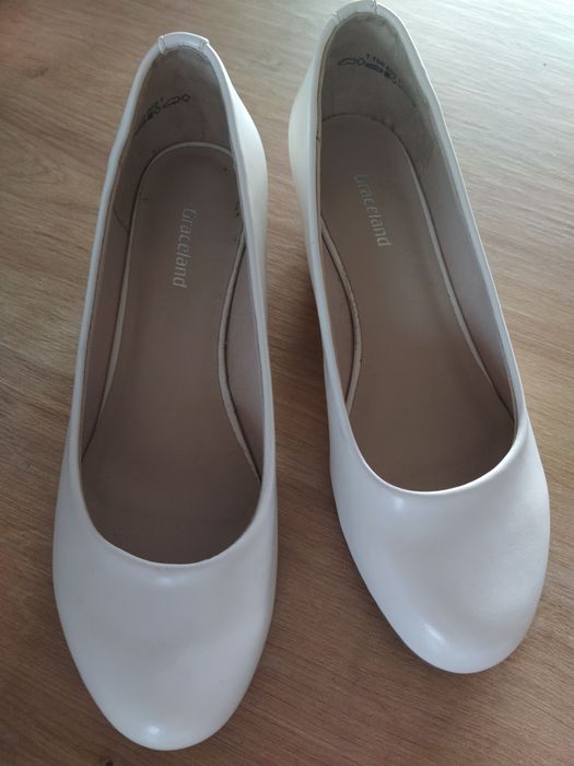 Buty ślubne białe na koturnie