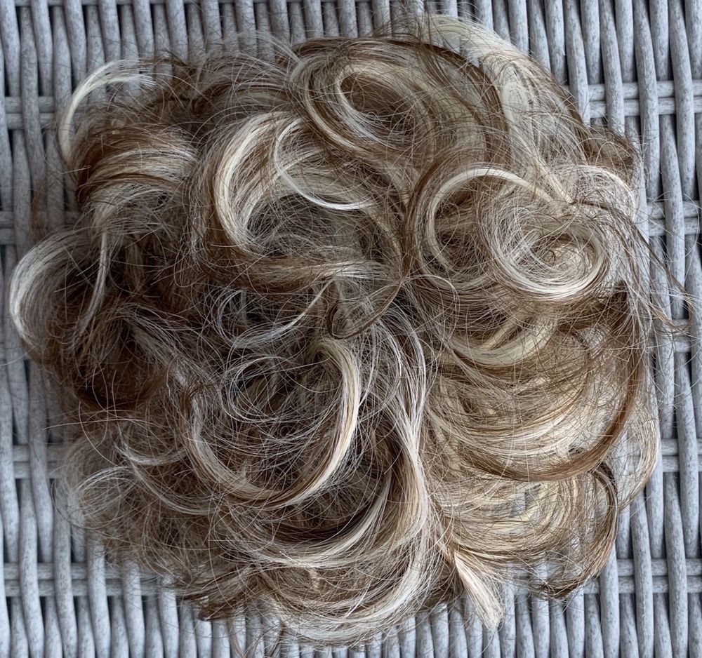 Włosy doczepiane, brąz z blondem / pasemka, kok na gumce ( 264 )
