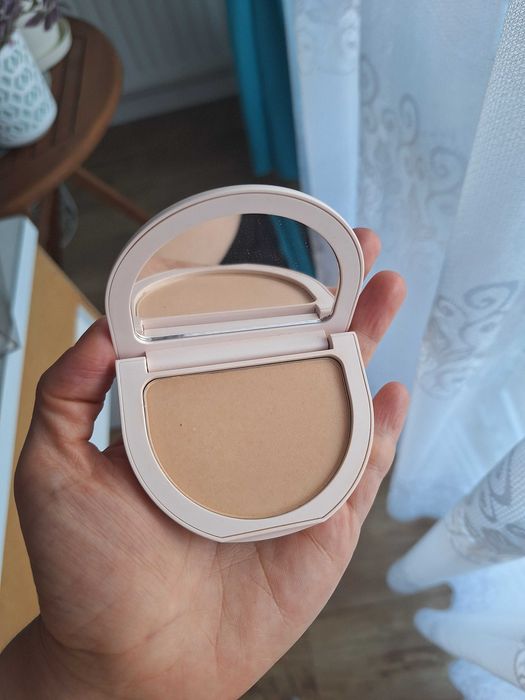 Puder Rare Beauty Tinted Pressed Powder