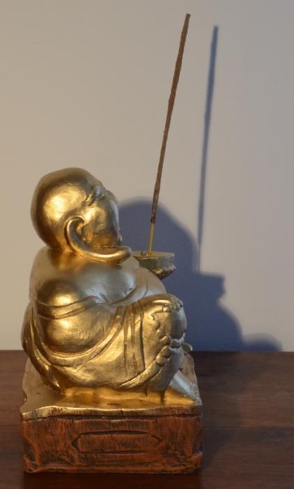 Estatueta BUDA Hotei San Sentado – Material: Pó de Pedra