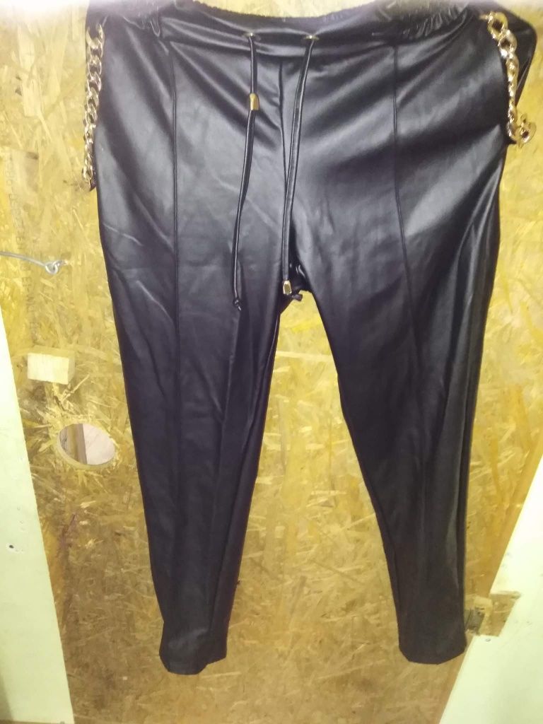 Nowe spodnie z Eko skórki czarne