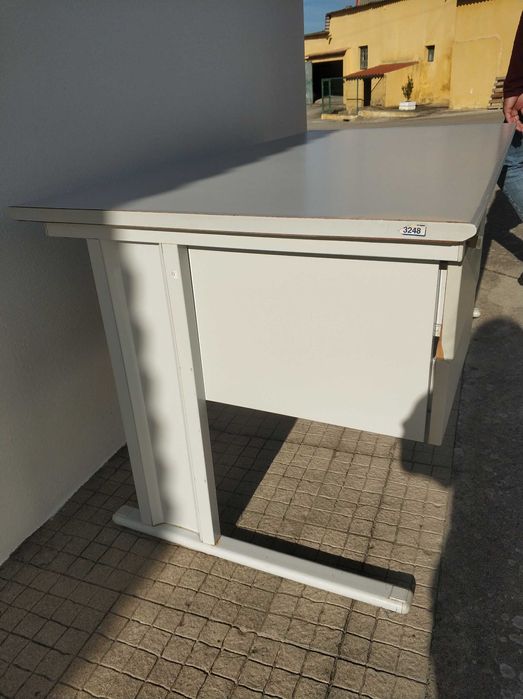 Mesas e Secretárias