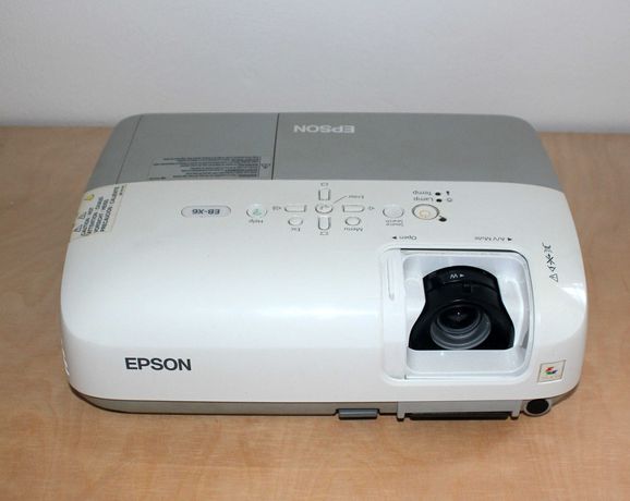 Sprzedam mało używany projektor, rzutnik Epson EB-X6