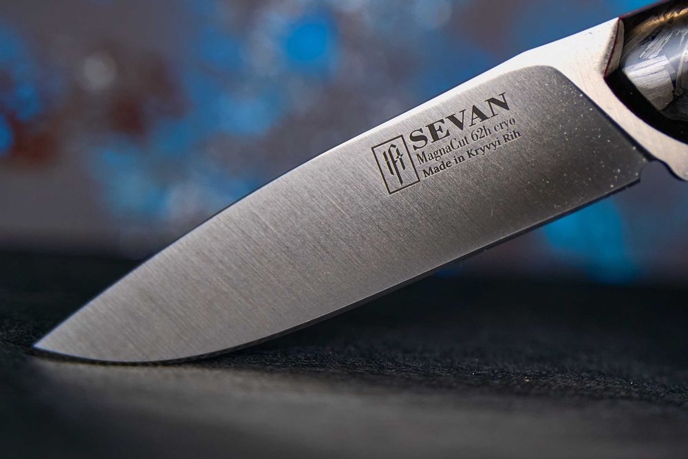 Ніж ручної роботи  із преміум матеріалів та сталі CPM MagnaCut