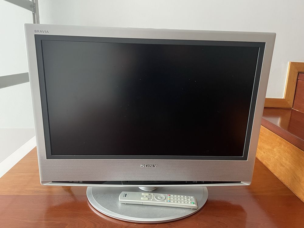 TV Sony Bravia modelo KLV-S26 A10E
