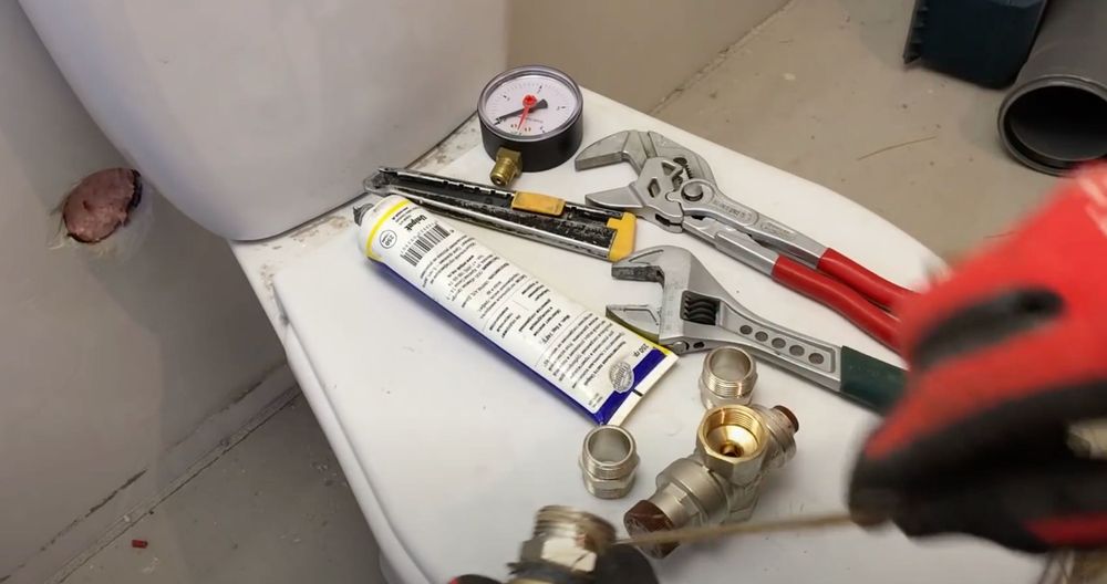 Побутові послуги сантехніка Львів. Сантехнік. Прочистити унітаз Львів