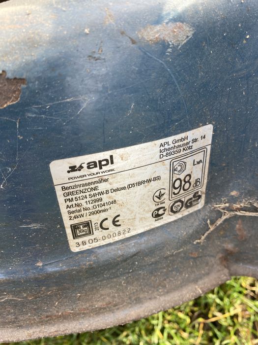 Sprzedam kosiarke -uszkodzona na czesci. Odbior osobisty.