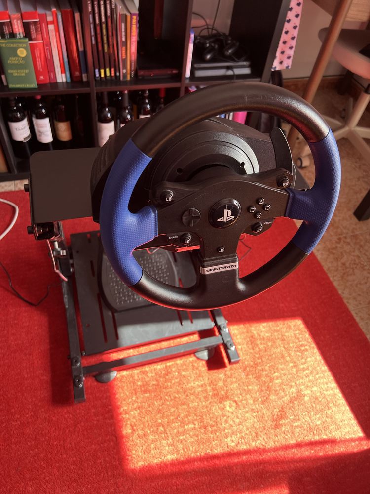 Playstation 4 + Volante e pedais Thrustmaster 150 com suporte e jogos
