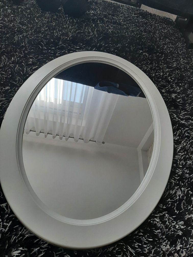 Białe lustro 75x50 cm