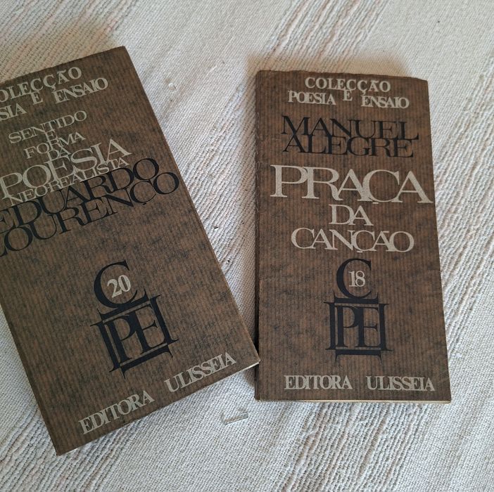Dois livros Coleção Poesia e Ensaio da Ulisseia
