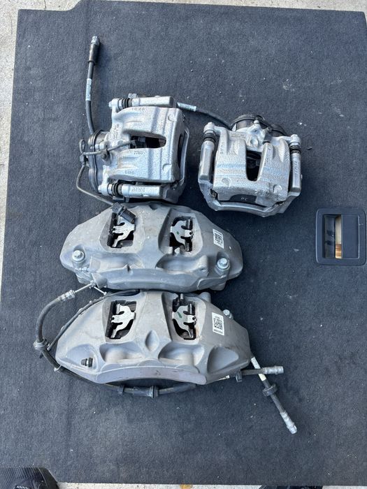 Komplet zaciskow hamulcowych Audi Q7 Q8