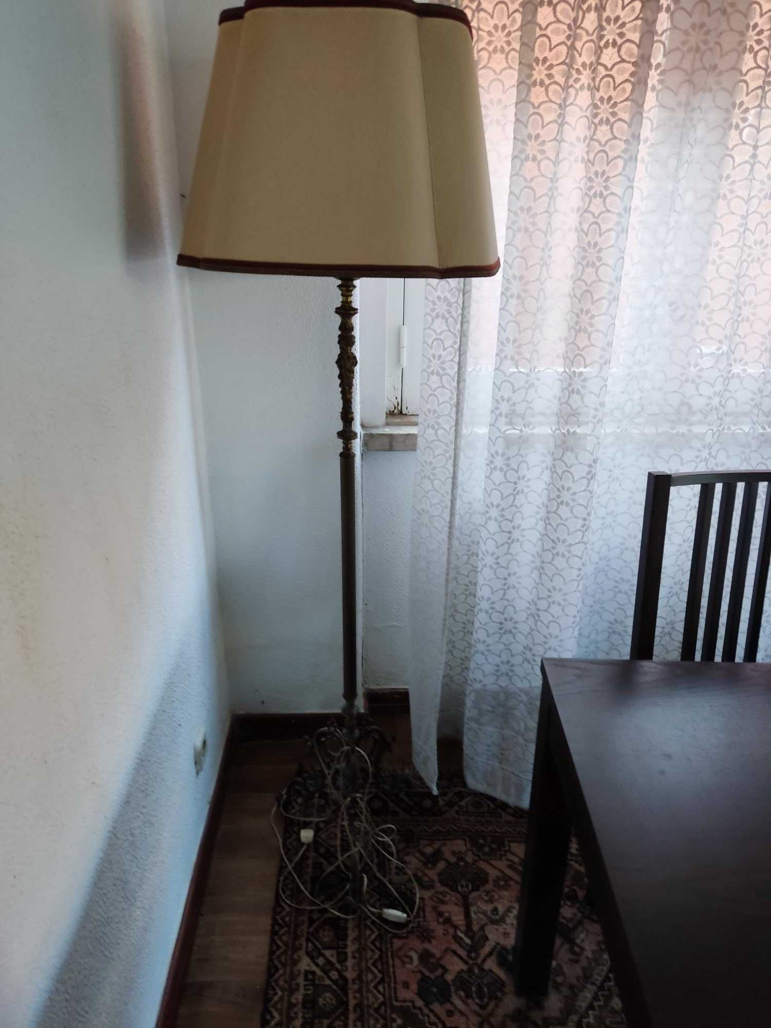 Candeeiro de Pé-Alto para Sala de estar ou Sala de jantar
