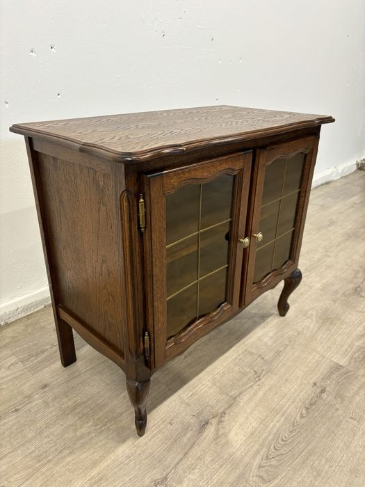 Unikatowa przeszklona komódka w stylu ludwikowskim