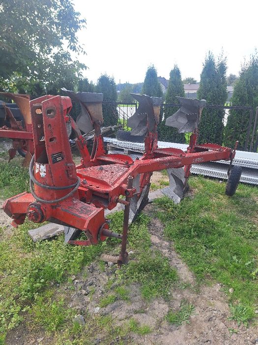 Gregoire Besson 3 pług obrotowy kverneland 3 4 5
