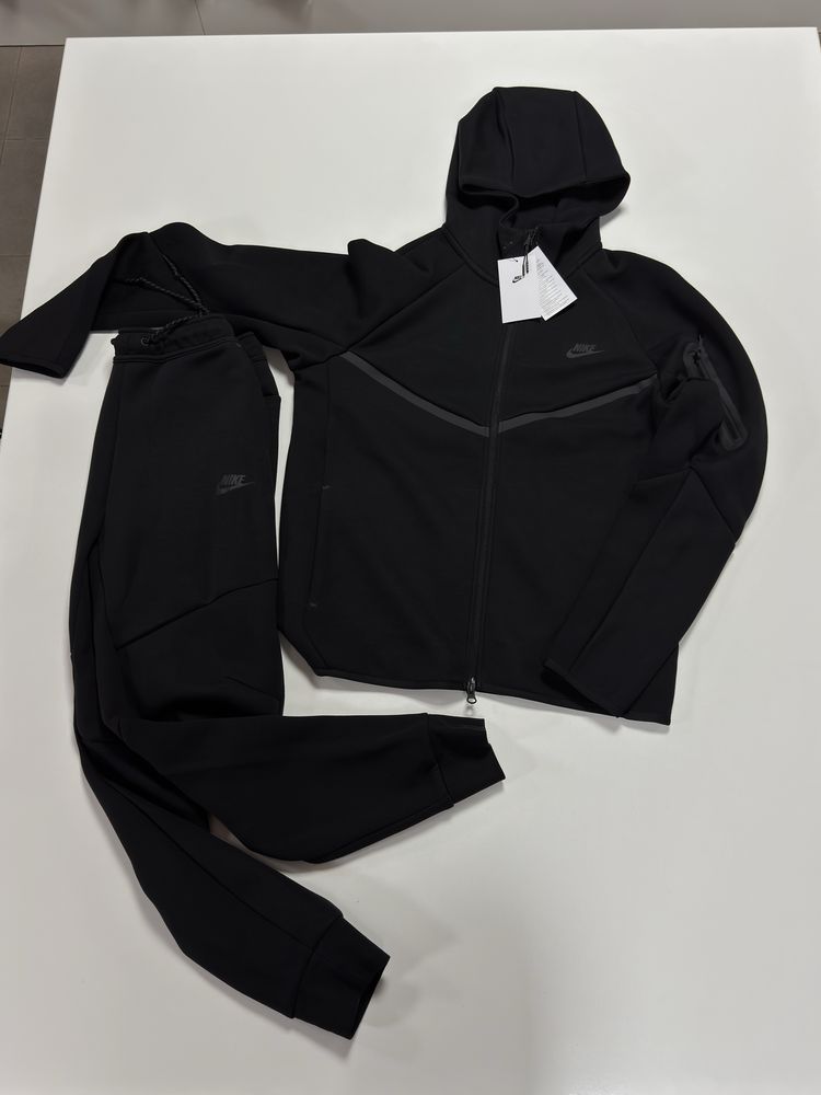 Костюм колекція 2025 Nike Tech Fleece HV049-010 та HV0959-010 Оригінал