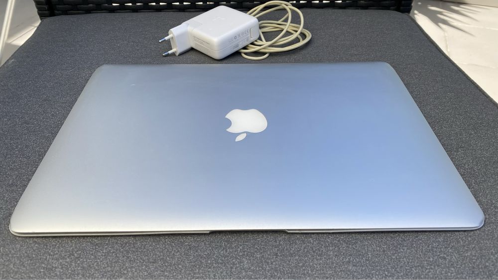 Macbook Air 13” - Core i5, ssd 120GB 4GB Ram