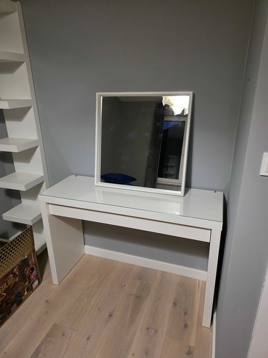 Toaletka z lustrem IKEA Malm