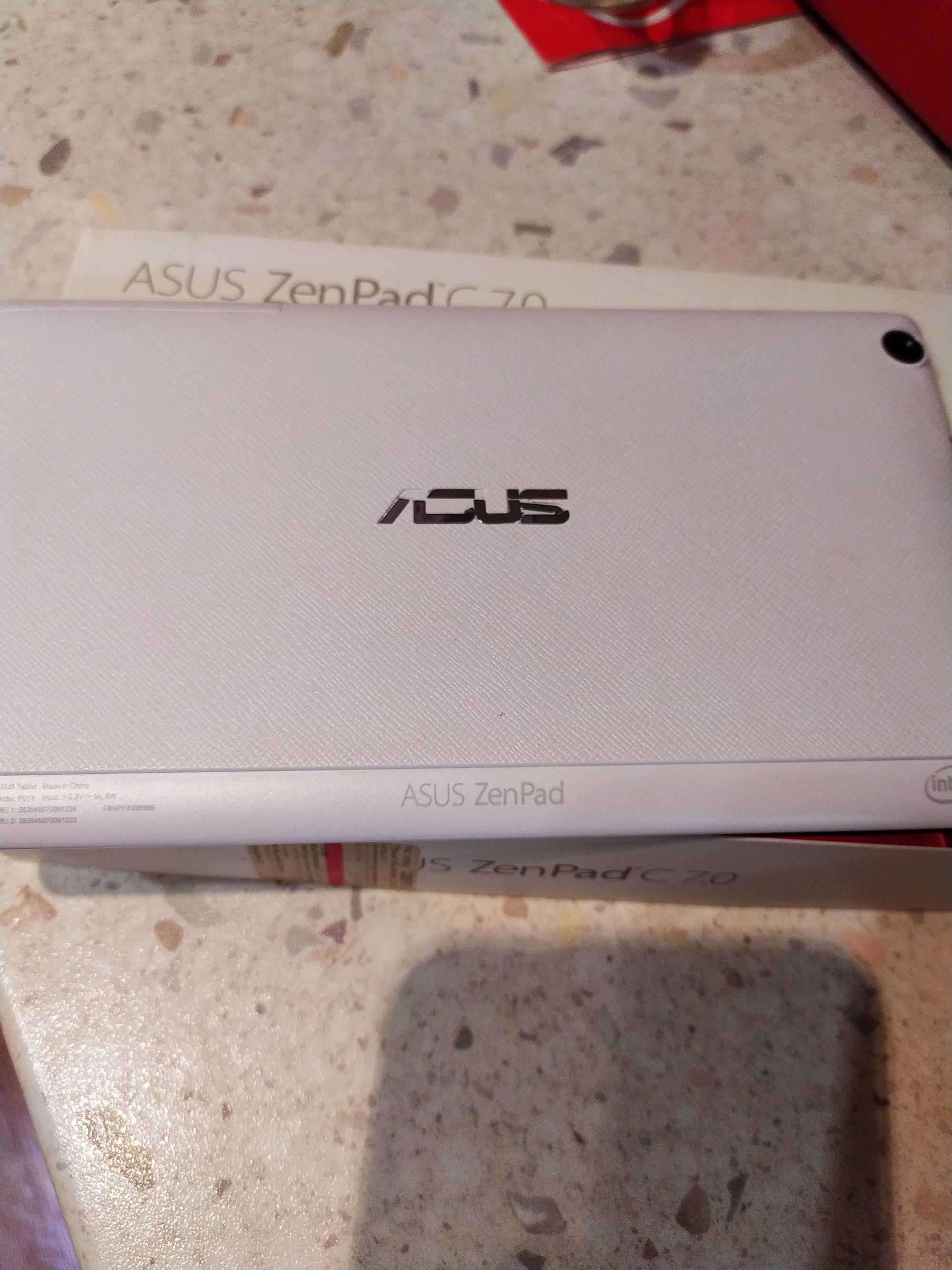 Asus планшет Zen Pad c 7.0 d в отличном состоянии почти не пользовали